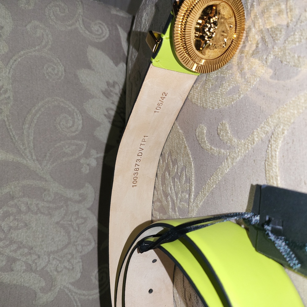 Versace - Picture 3 of 3